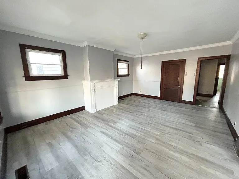 639 Jefferson Ave — Photo 2