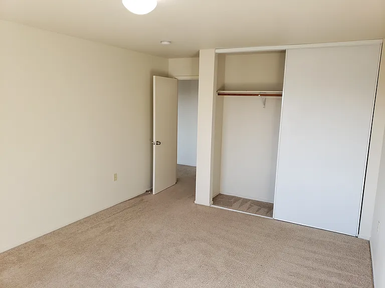 Sunset Vista Apartments — Photo 44