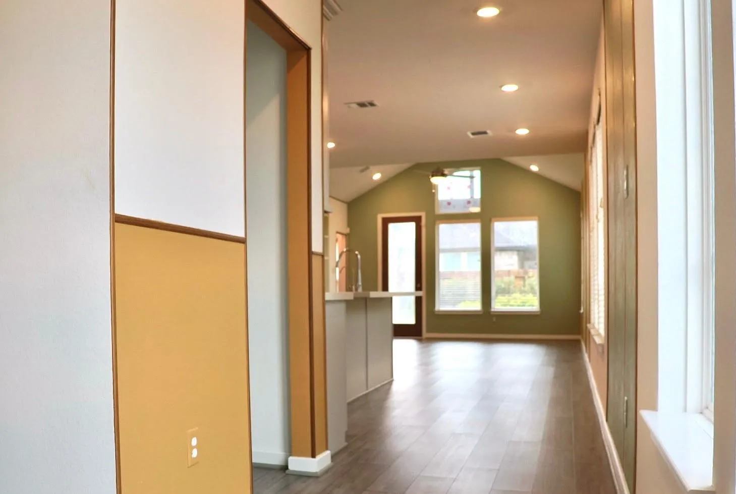 4 bed, 3.0 bath, 2425 sqft, $2,800 — Photo 3