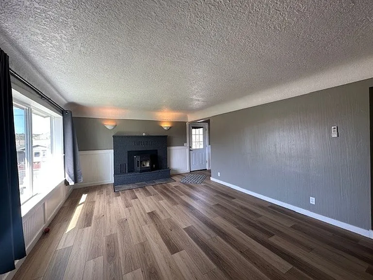 245 NE 7th St — Photo 9