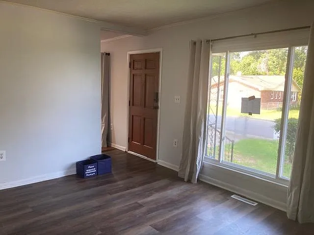 811 Minnie St — Photo 9