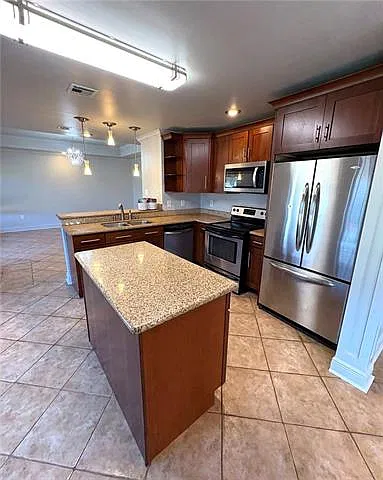 3 bed, 2.0 bath, 1547 sqft, $1,950 — Photo 3