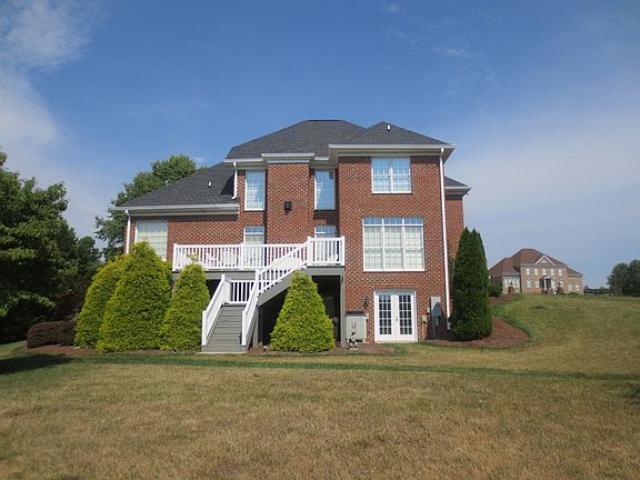 3rd image of 231 Saint Johns Cir