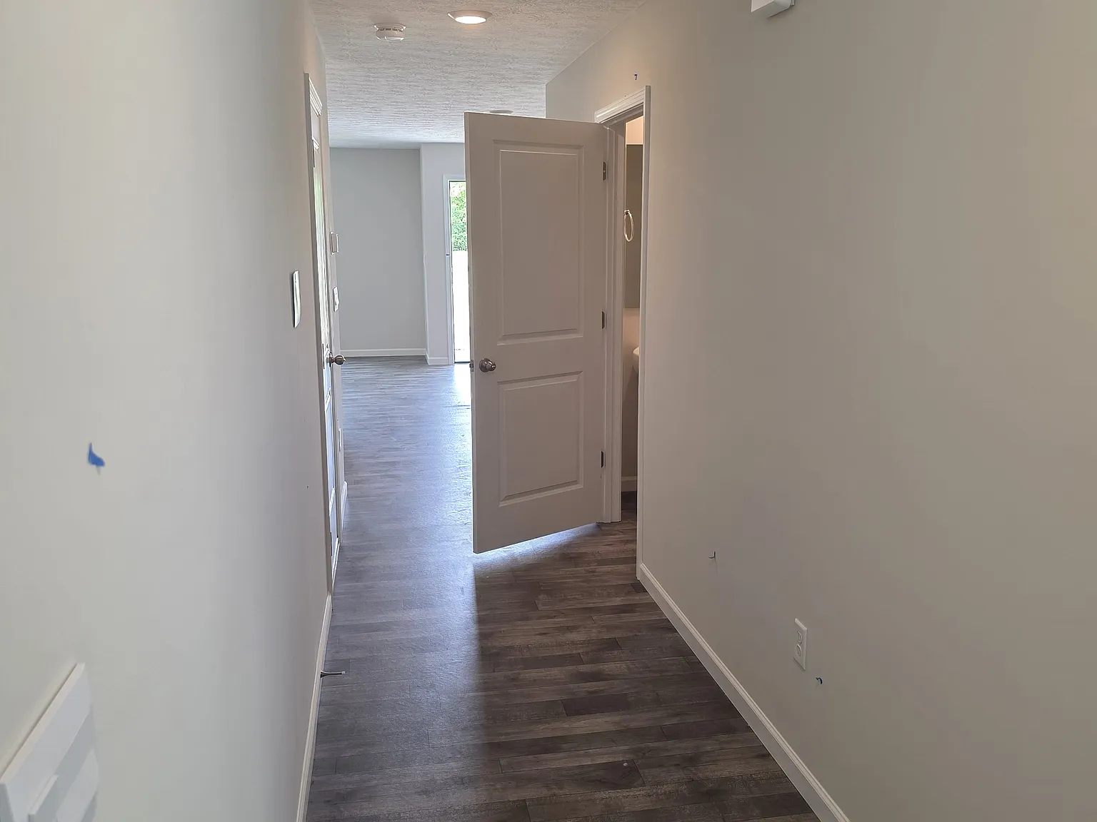 3 bed, 2.5 bath, 1418 sqft, $2,300 — Photo 4