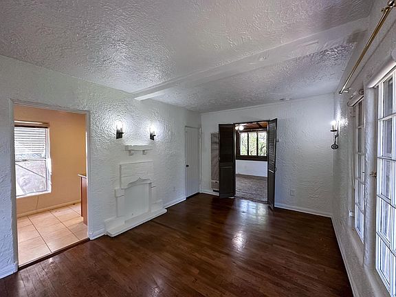 4th image of 393 N Baldwin Ave