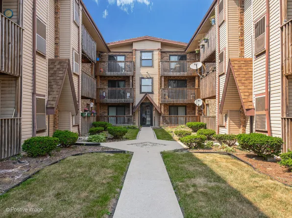 4553 W 56th St APT 210C, Chicago, IL 60629