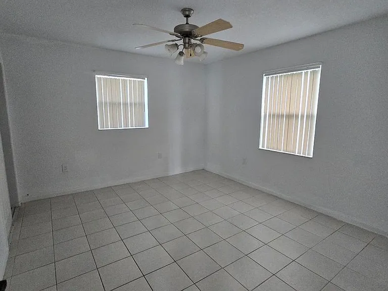 706 N Maryland Ave — Photo 3