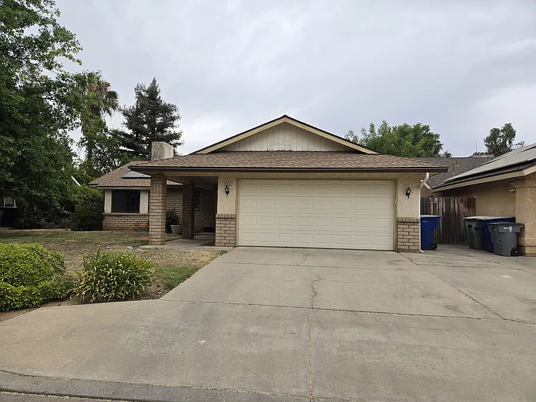 1888 E Deyoung Dr — Photo 1