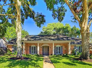 5350 Dumfries Dr, Houston, TX 77096