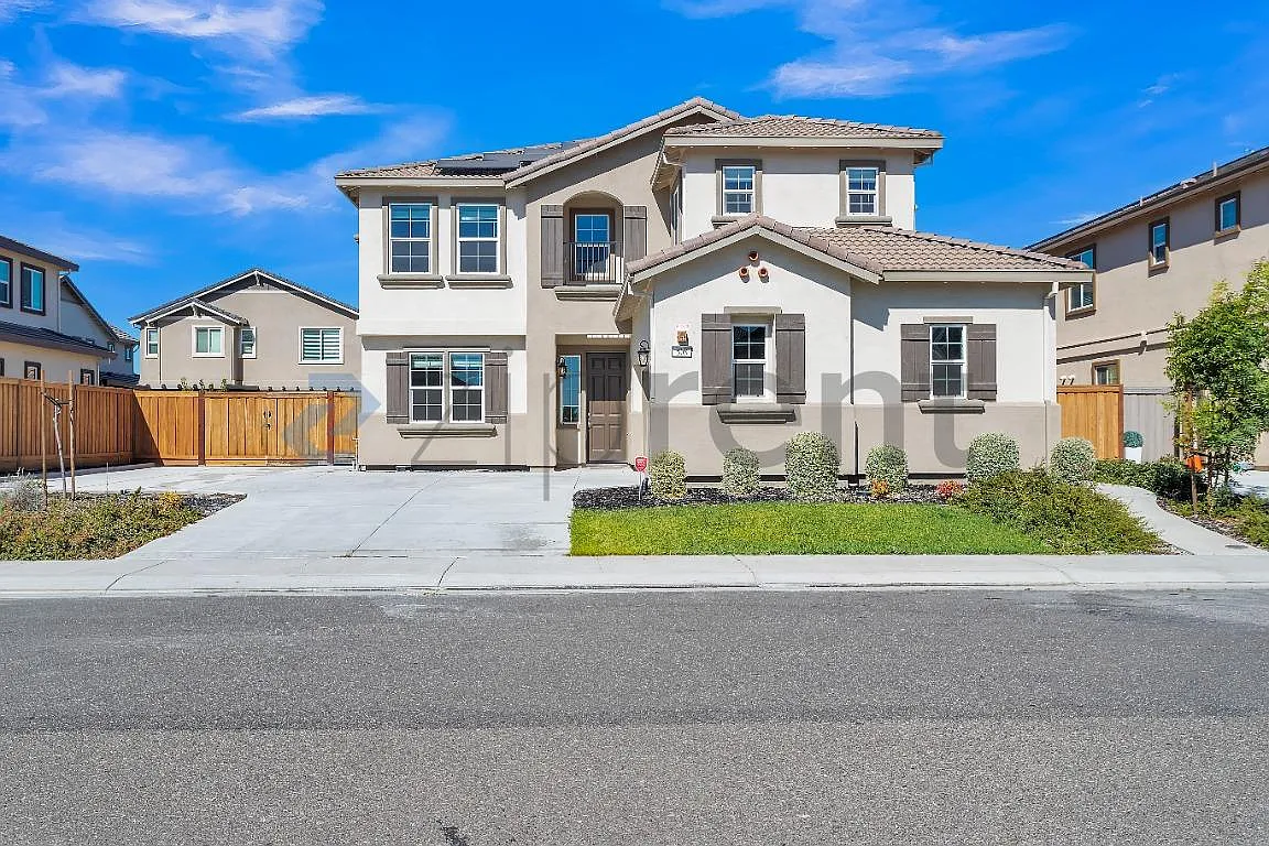 4 bed, 2928 sqft, $3,700 — Photo 1