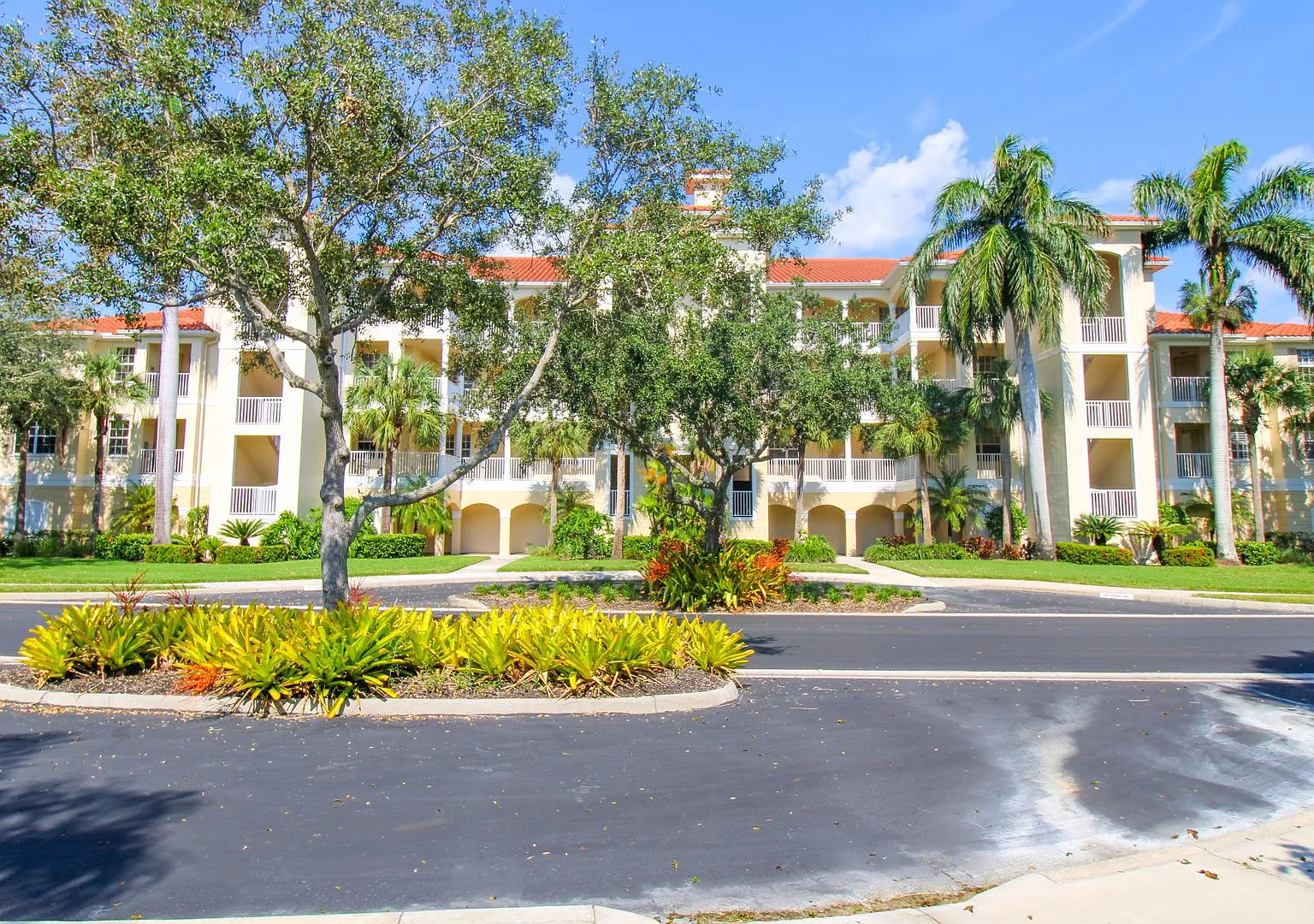 ** Golfing Paradise At Naples Lakes Country Club 3/2 Golf Transfer Condo Ready For A Seasonal Ten... — Photo 3