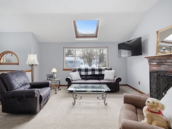2nd image of 69 Johansen Dr