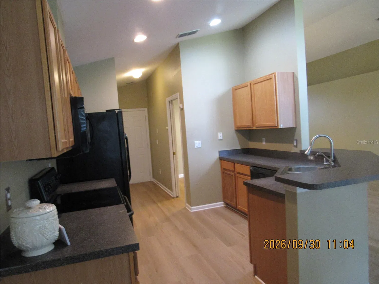 3 bed, 1724 sqft, $2,300 — Photo 3
