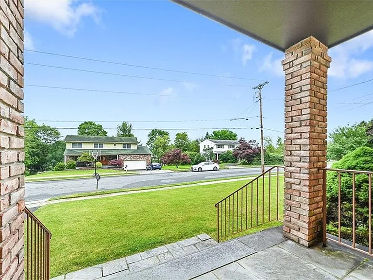 28 Peter Bush Dr — Photo 7