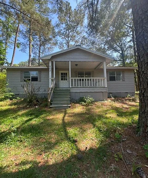 604 King Richard Rd — Photo 1