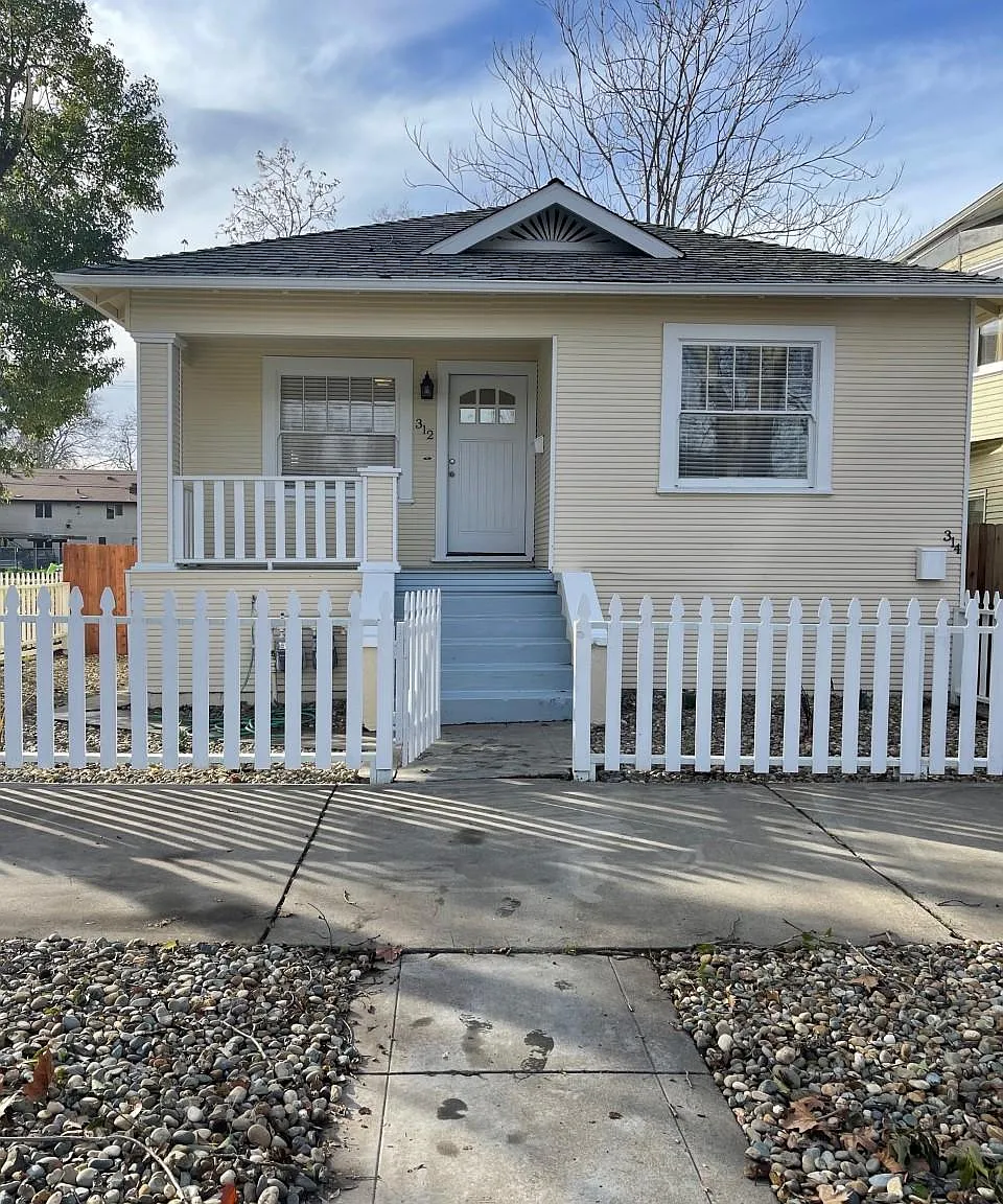3 bed, 1000 sqft, $2,850 — Photo 3
