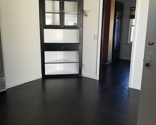 2nd image of 4106 Rosewood Ave #4110-1/2