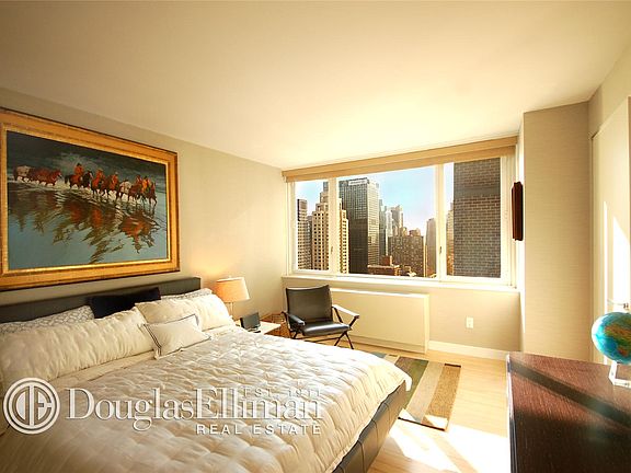 3rd image of 322 W 57th St #44Q1