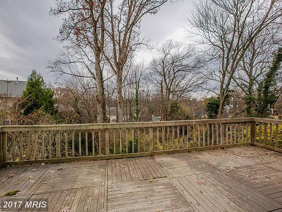 4th image of 900 N Jacksonville St