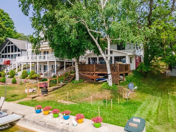 280 Lane 840 Snow Lk, Fremont, IN 46737