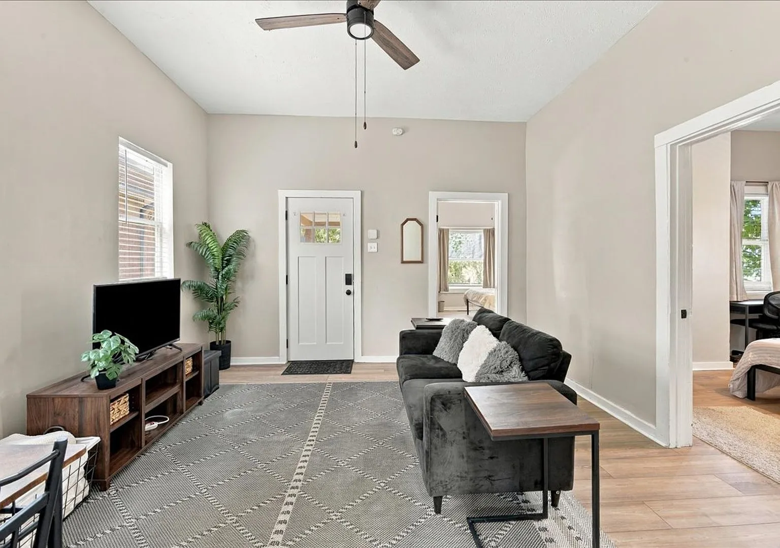 929 N Tremont St - $1260/mo. — Photo 3