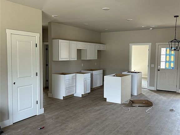 2nd image of 837 Snyder Springs Loop