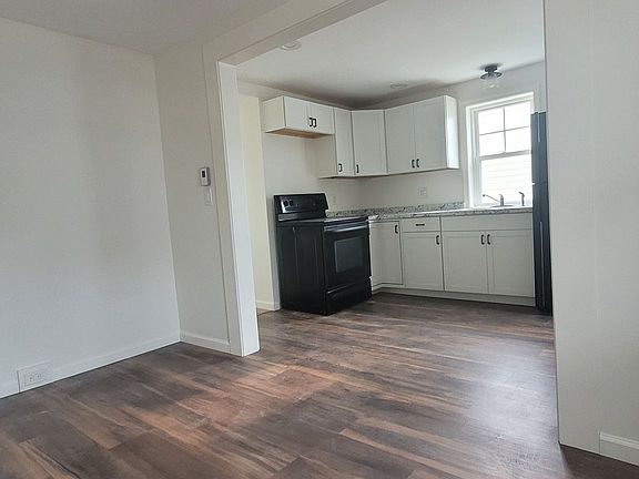 3rd image of 129 E Market St #B