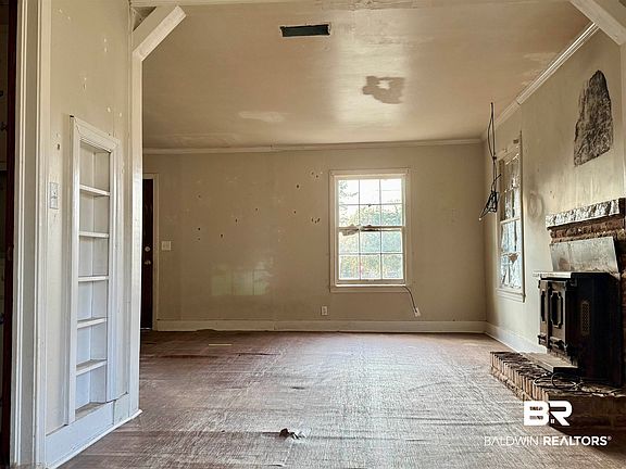 3rd image of 108 Lakeview Cir