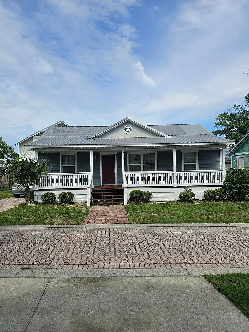 3 bed, 2.0 bath, 1121 sqft, $1,795 — Photo 2
