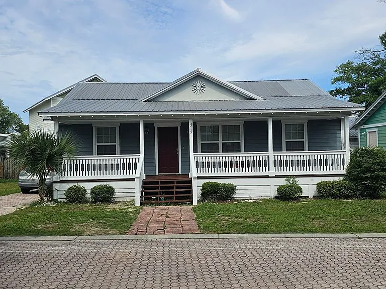 315 Gabrielle Ln — Photo 1