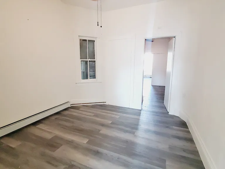 49 Saint Pauls Ave #2E — Photo 2