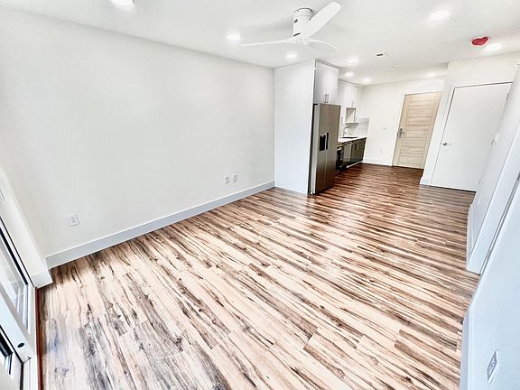 5th image of 4900 Spruce St #306