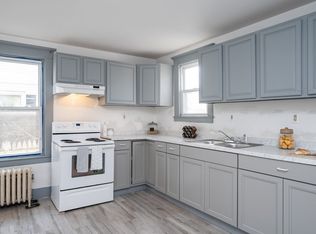 16 Carlisle St, Springfield, MA 01109