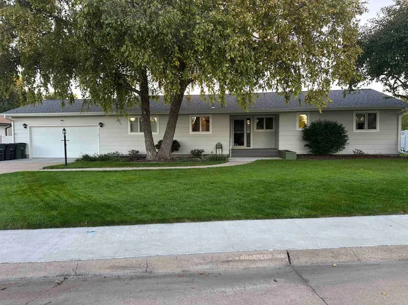 1503 Pershing Rd, Hastings, NE 68901