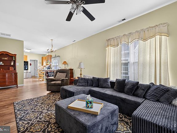 4th image of 21 Belmont Ave