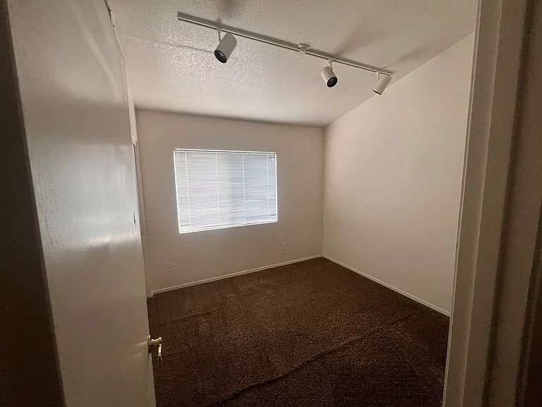 10821 W Royal Palm Rd — Photo 5