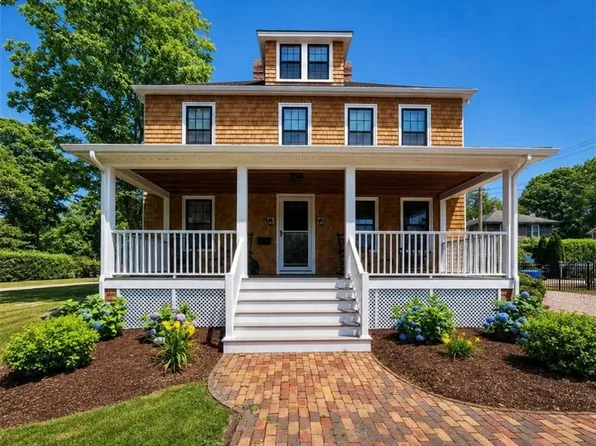30 Gibson Ave, Narragansett, RI 02882