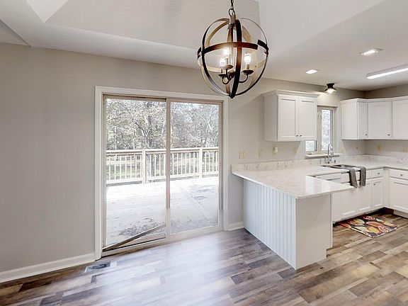 5th image of 239 Goldenbrook Dr