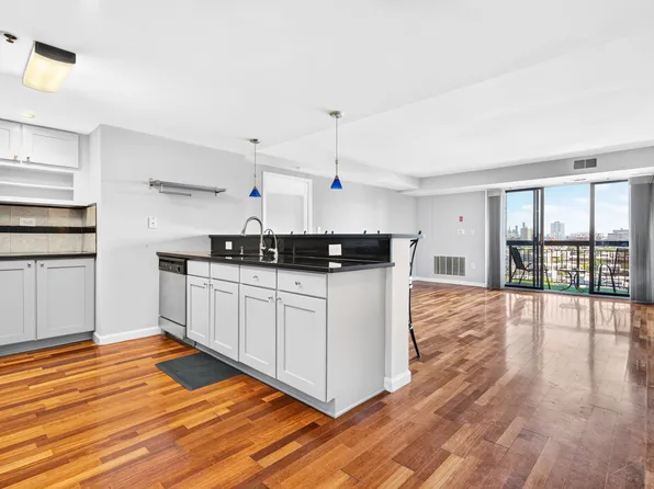 700 1st St APT 15F, Hoboken, NJ 07030