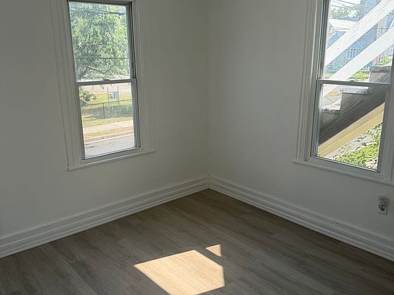 2nd image of 219 E Mulberry St #2