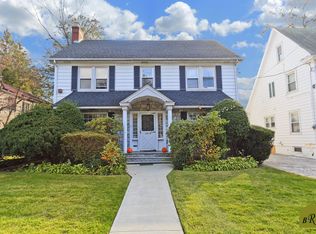 19010 Haywood Rd, Hollis, NY 11423