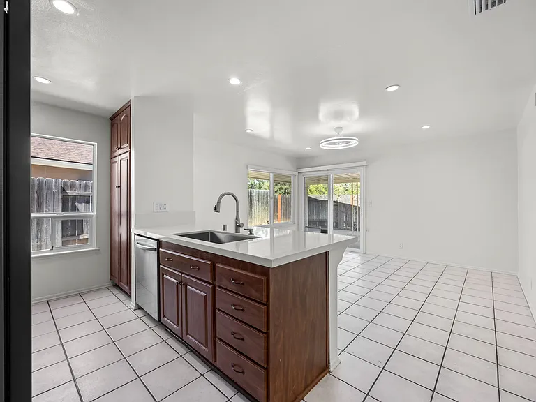 5892 Oak Meadow Dr — Photo 17