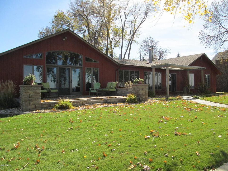 1st image of 528 N Lake Dr