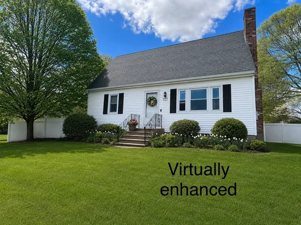 4 Dawn St, Blackstone, MA 01504