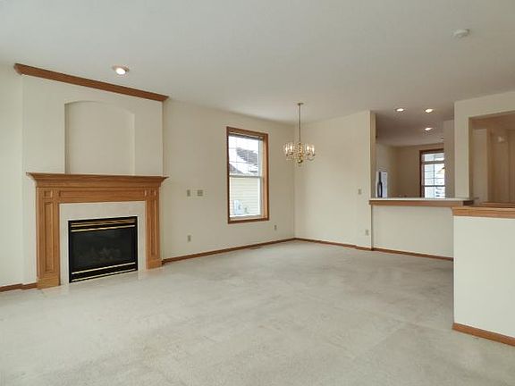 5th image of 15096 Dundee Ave