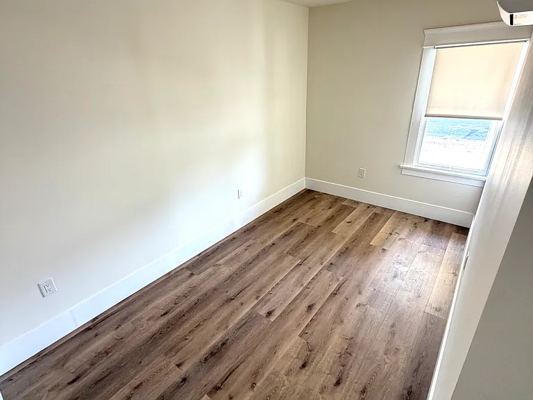 422 E Walnut St — Photo 10