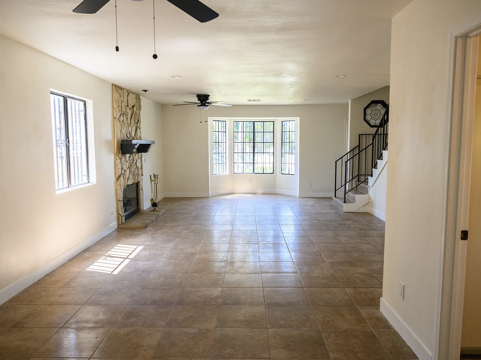 4 bed, 2115 sqft, $4,800 — Photo 4