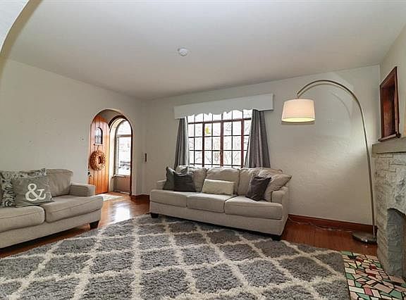 3rd image of 6546 Lindenwood Ave