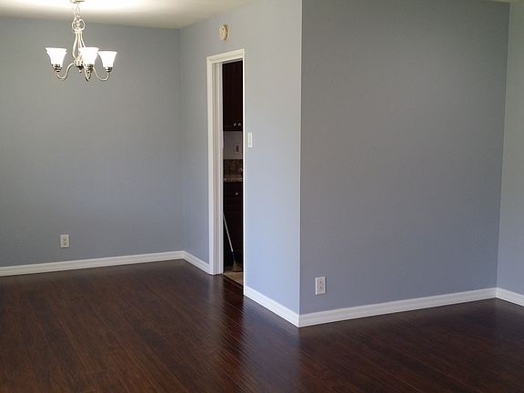 2nd image of 1618 Sawyer Ave
