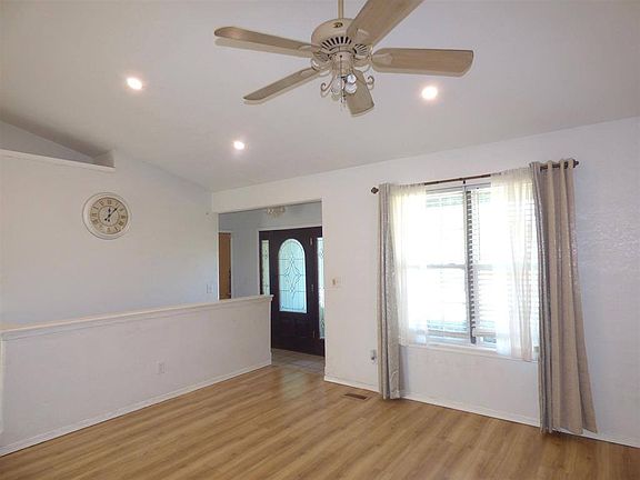 5th image of 1937 S Chateau St